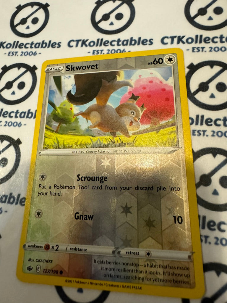 Skwovet Holo Rare #127/198 Pokemon Card Chilling Reign
