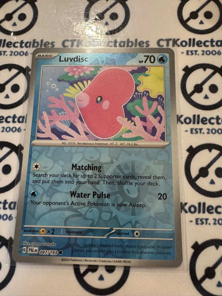 Luvdisc Reverse Holo #047/193 Scarlet & Violet Paldea Evolved Pokemon Card