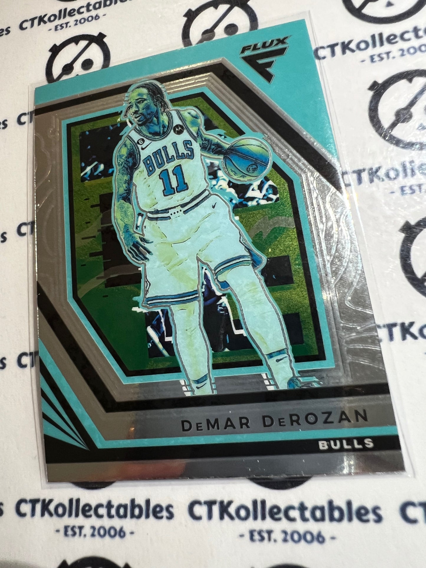 2022-23 NBA Panini FLUX BASE CARD DeMar DeRozan #68 Bulls