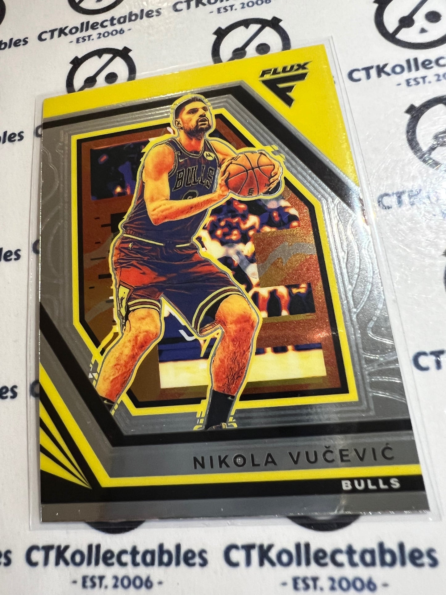 2022-23 NBA Panini FLUX BASE CARD Nikola Vucevic #8 Bulls