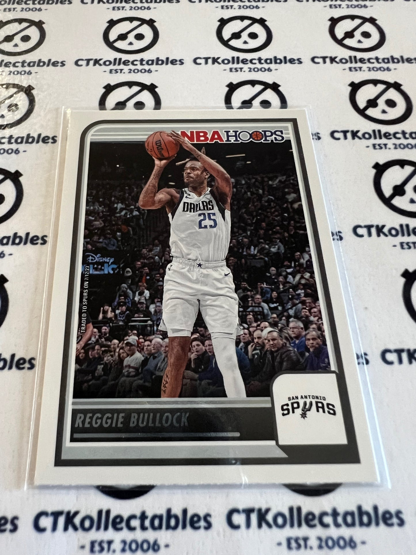 2023-24 Panini NBA HOOPS Base #198 Reggie Bullock Spurs