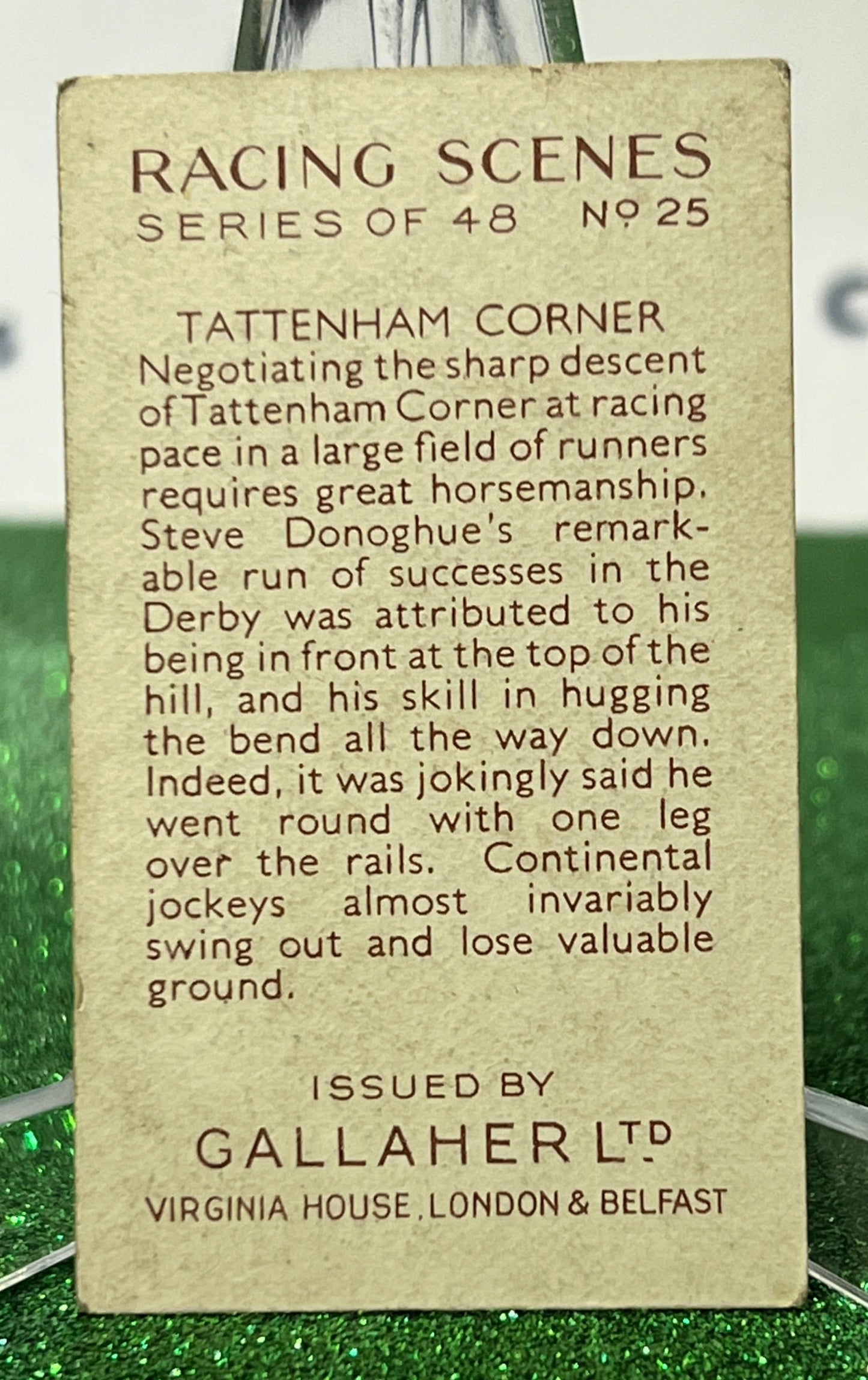 1938 GALLAHER LTD TOBACCO CARD RACING SCENES # 25 TATTENHAM CORNER HORSE RELATED