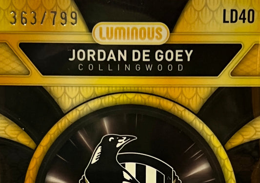 2025 AFL SELECT FOOTY STARS JORDAN DE GOEY # LD40 LUMINOUS /799 COLLINGWOOD MAGPIES CARD