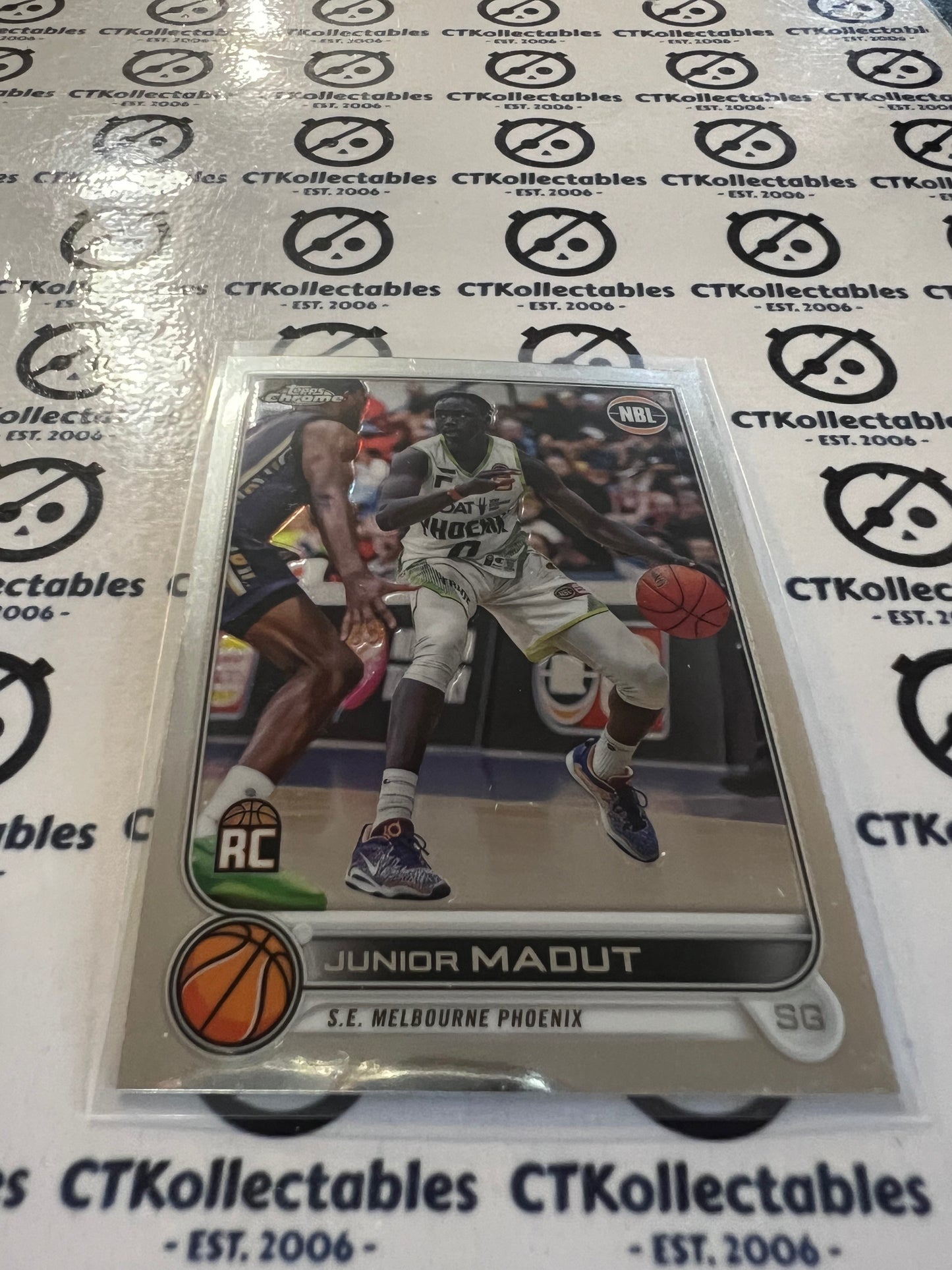 2022-23 Topps NBL Chrome #76 Junior Madut RC S.E.Melbourne Phoenix