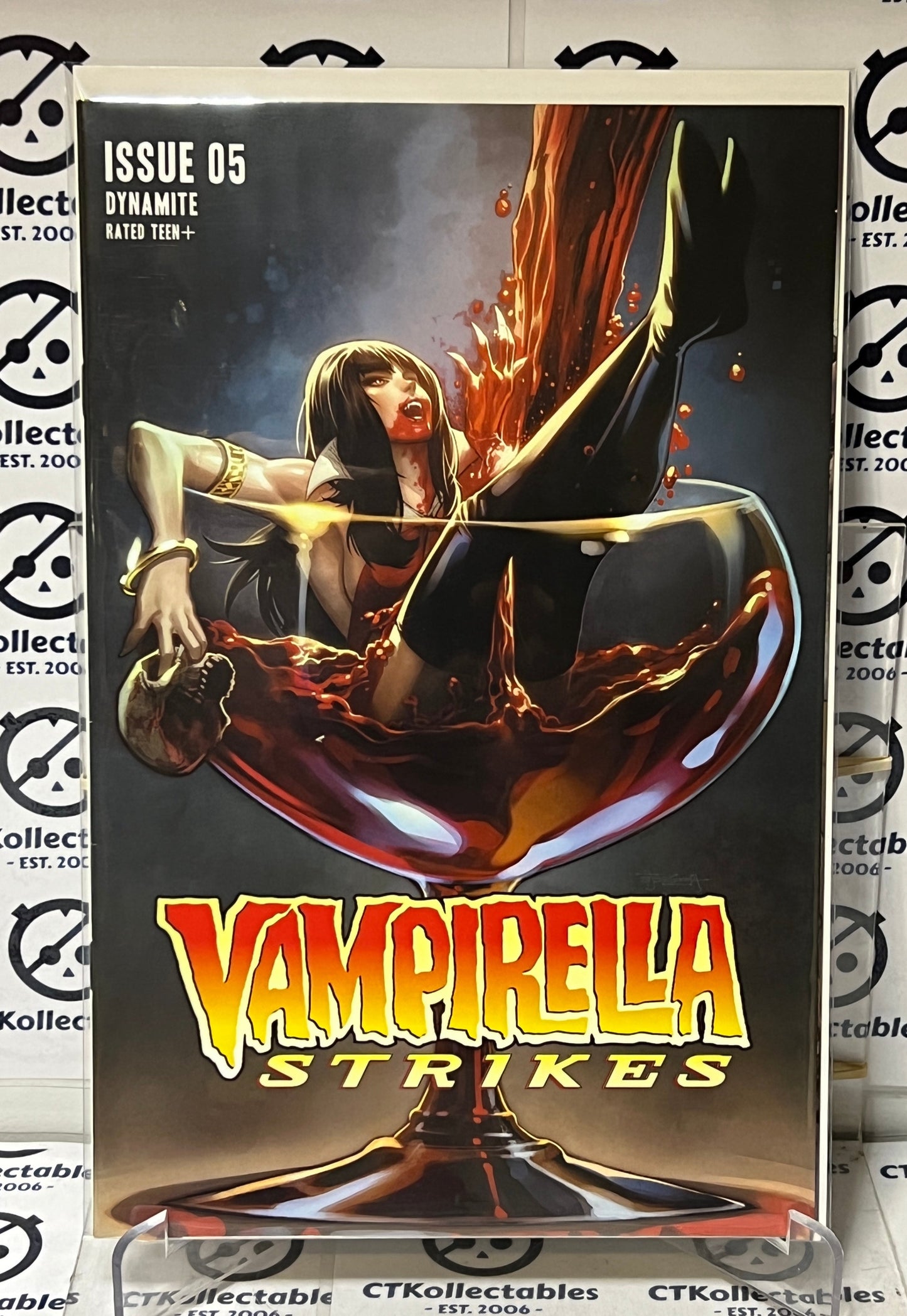 VAMPIRELLA STRIKES # 5 VARIANT CVR B SEGOVIA DYNAMITE COMICS 2022