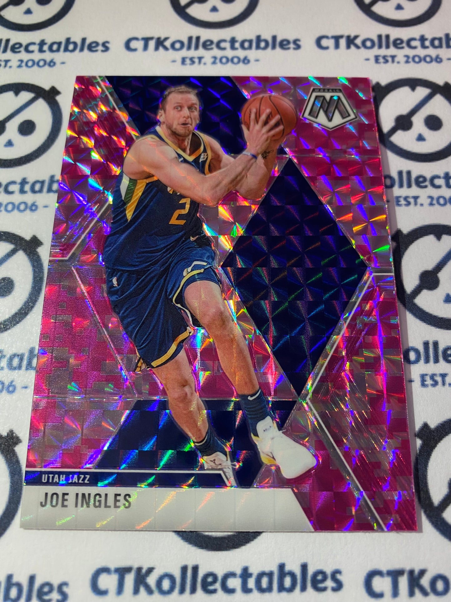 2019-20 Panini Mosaic Joe Ingles Pink Prizm #63 Jazz