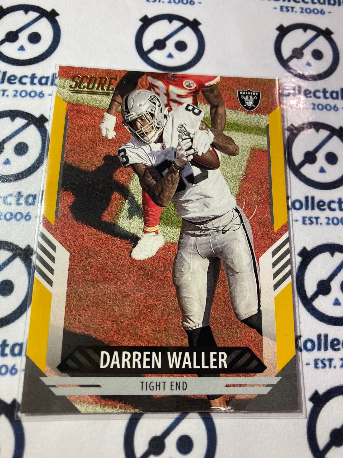 2021 NFL Score Gold Parallel Darren Waller Base #225 Raiders