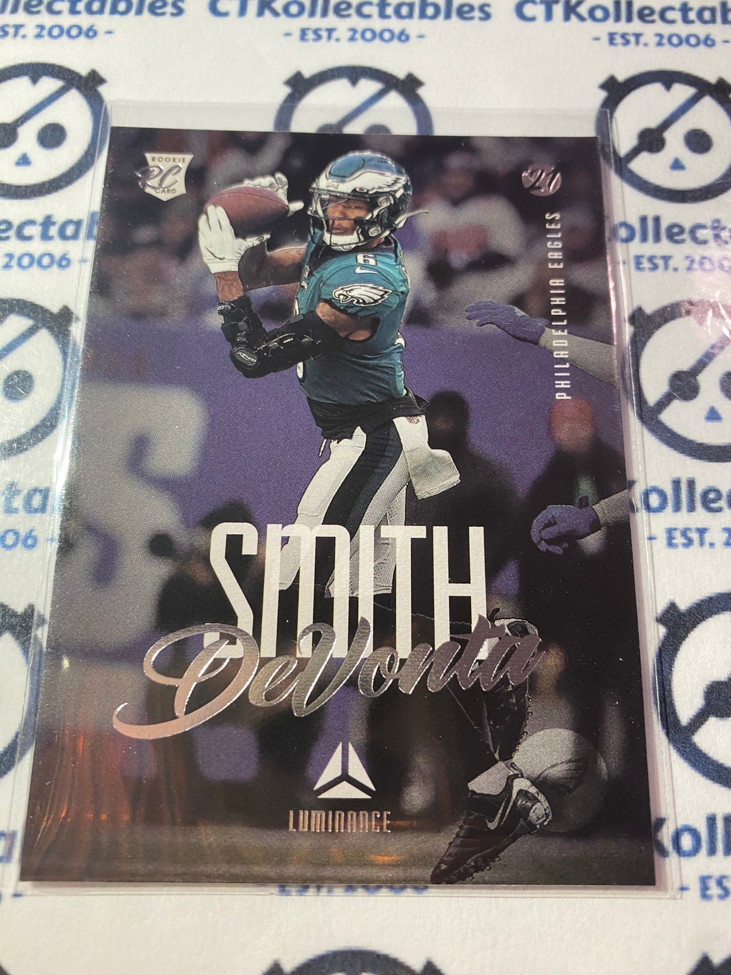 2021 NFL Chronicles Luminance DeVonta Smith Rookie Card RC #211 Eagles