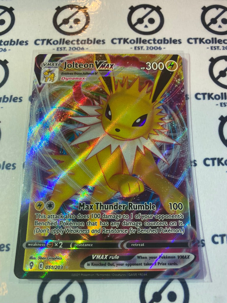 Jolteon Vmax #051/203 Ultra Rare Pokémon Card Evolving Skies