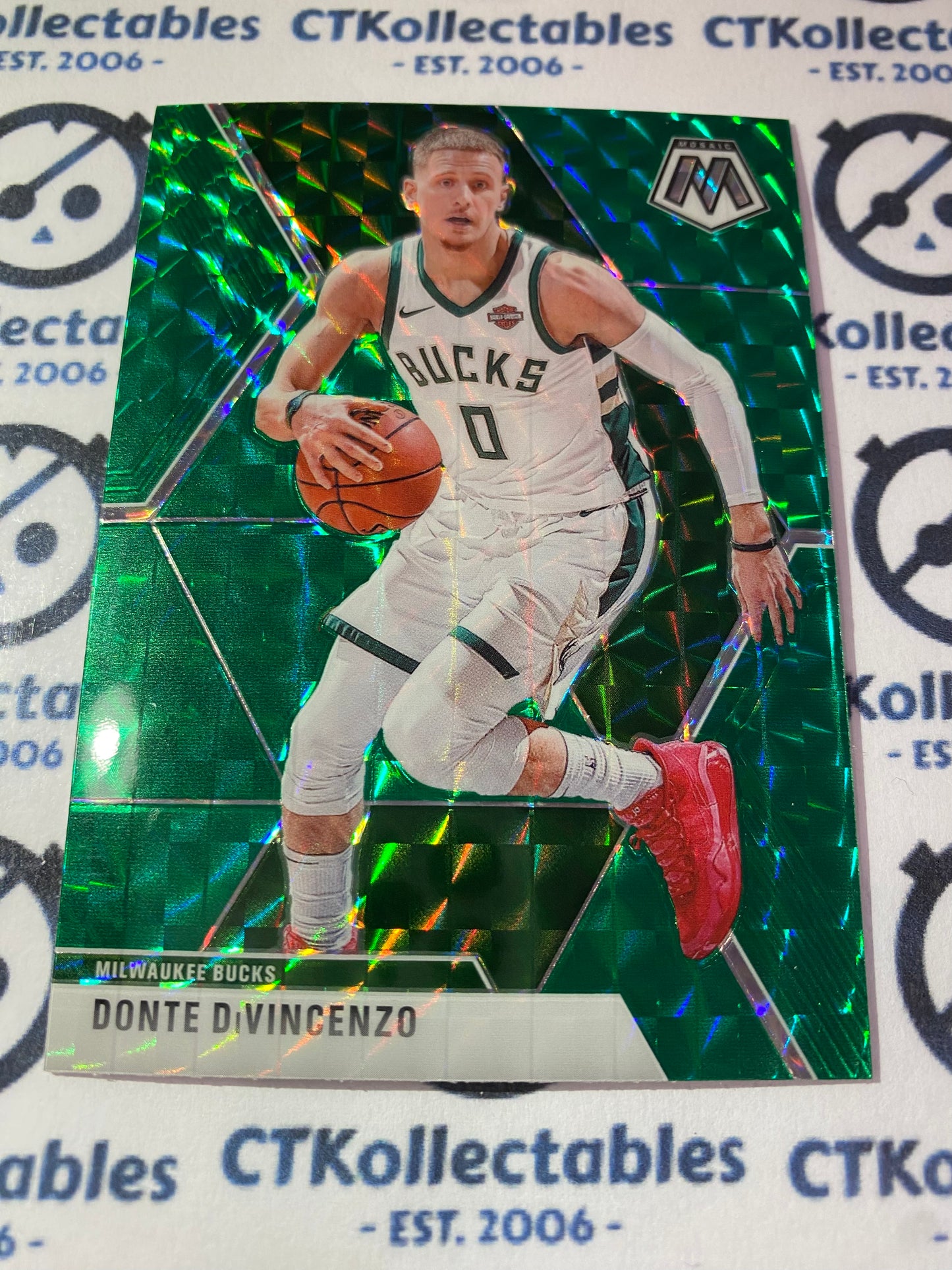 2019-20 NBA Mosaic Donte DiVincenzo Green prizm #135 Bucks