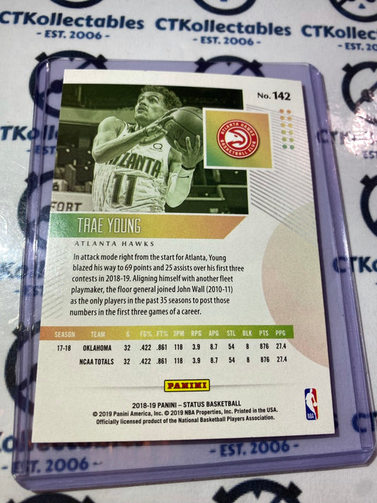 2018-19 NBA Panini Status Trae Young Rookies 1 RC #142 Hawks