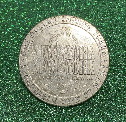 UNITED STATES CASINO ONE DOLLAR GAMING TOKEN COIN VF/VF+ NEW YORK NEW YORK LAS VEGAS NEVADA 1997