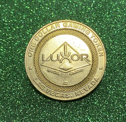UNITED STATES LUXOR CASINO ONE DOLLAR GAMING TOKEN COIN VF/VF+ LAS VEGAS NEVADA