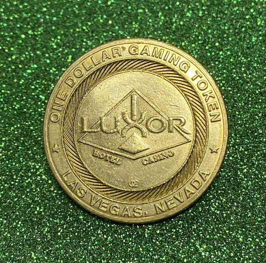 UNITED STATES LUXOR CASINO ONE DOLLAR GAMING TOKEN COIN VF/VF+ LAS VEGAS NEVADA