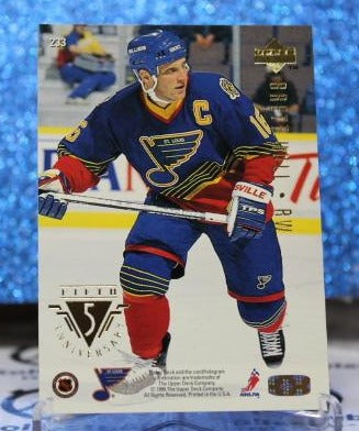 BRETT HULL # 233 UPPER DECK 1995-96 ST. LOUIS BLUES NHL HOCKEY TRADING CARD