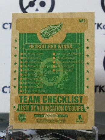 2021-22 O-PEE-CHEE TEAM CHECKLIST # 561 RETRO DETROIT RED WINGS NHL HOCKEY TRADING CARD