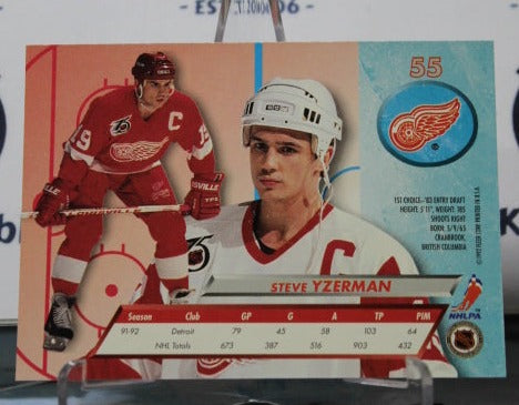 1992-93 FLEER ULTRA STEVE YZERMAN # 55 DETROIT RED WINGS NHL HOCKEY TRADING CARD