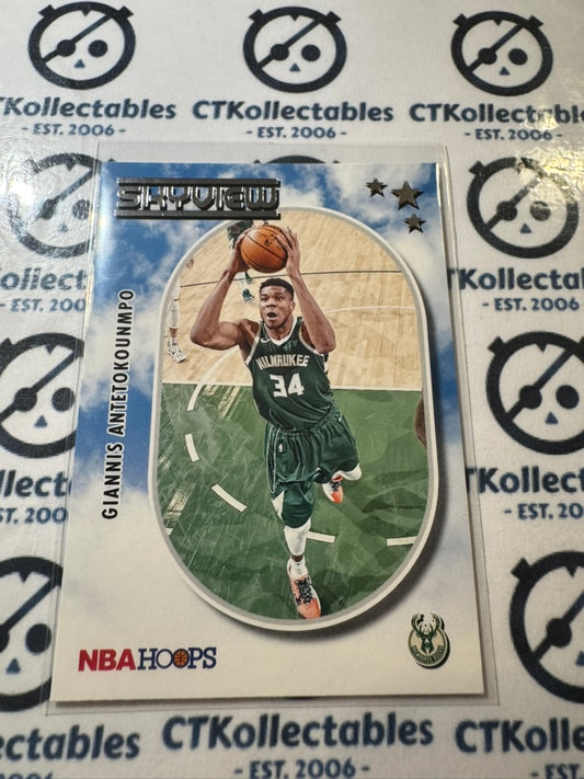 2021-22 NBA Panini Hoops Giannis Antetokounmpo Skyview #15 Bucks