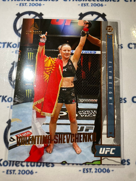 2022 UFC Panini Chronicles Luminance Bronze #151 Valentina Shevchenko