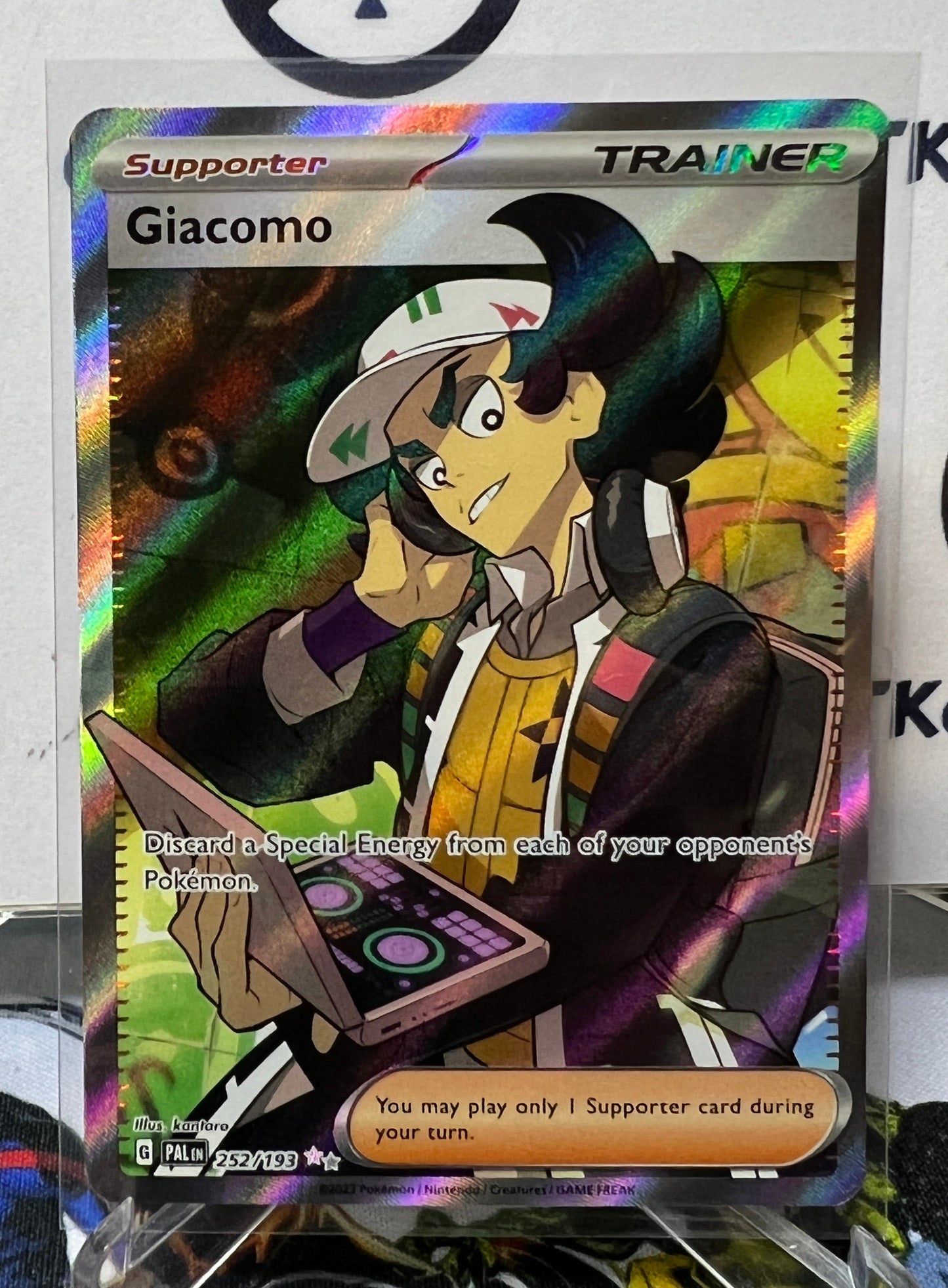 2023 GIACOMO TRAINER ALT ART ILLUSTRATION RARE #252/193  SCARLET & VIOLET PALDEA EVOLVED POKEMON CARD