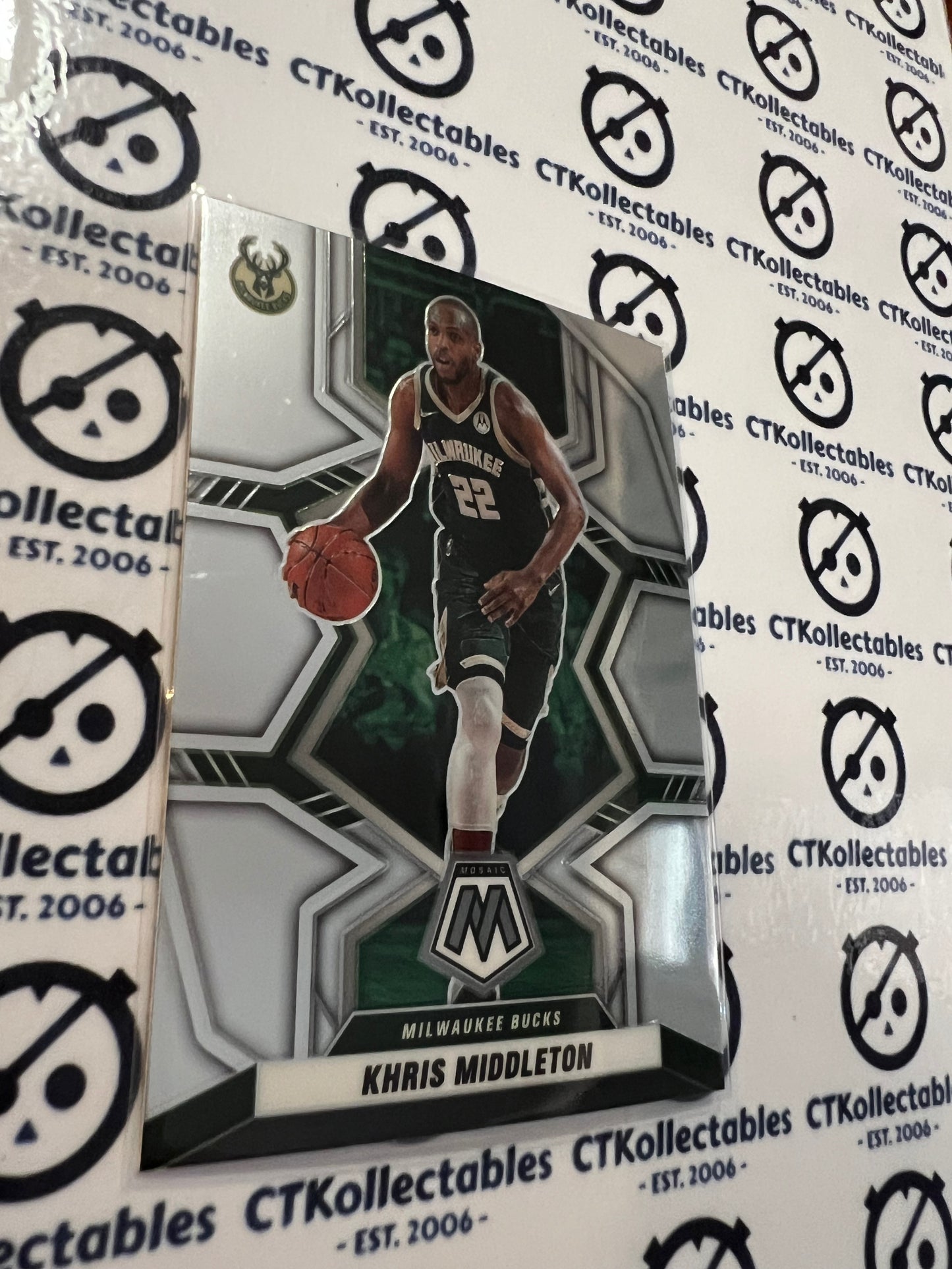 2021-22 NBA Mosaic Base #155 Khris Middleton Bucks