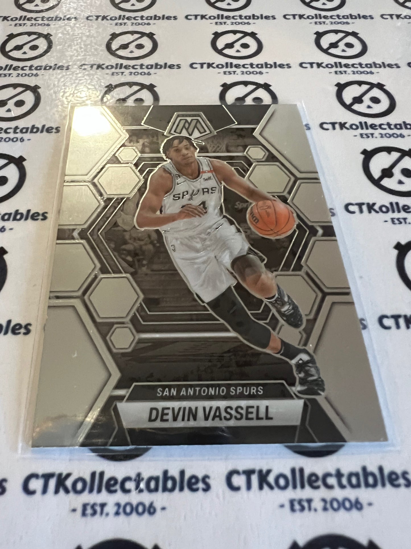 2022-23 Panini NBA Mosaic Base #70 Devin Vassell Spurs