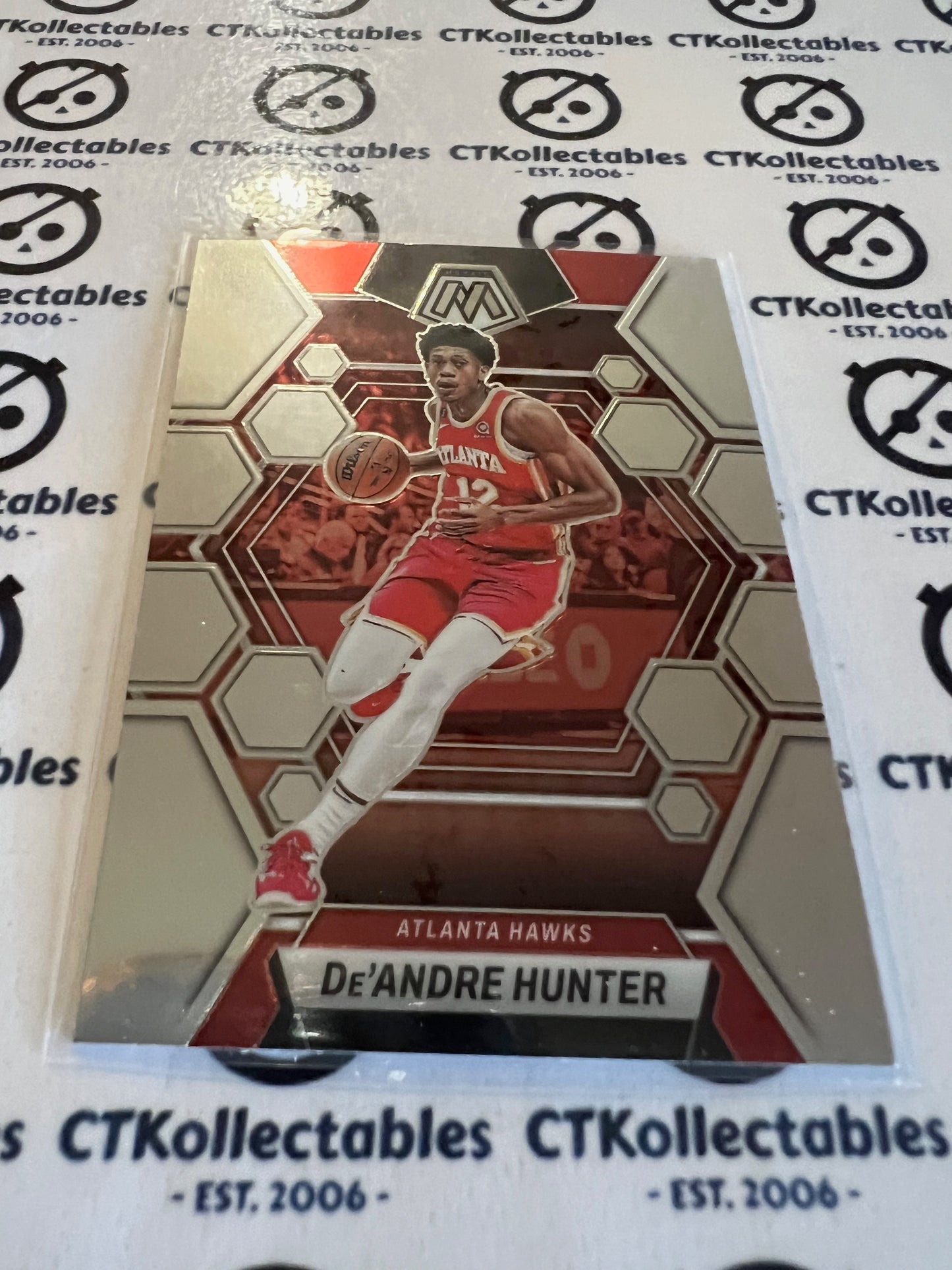 2022-23 Panini NBA Mosaic Base #192 De'Andre Hunter Hawks