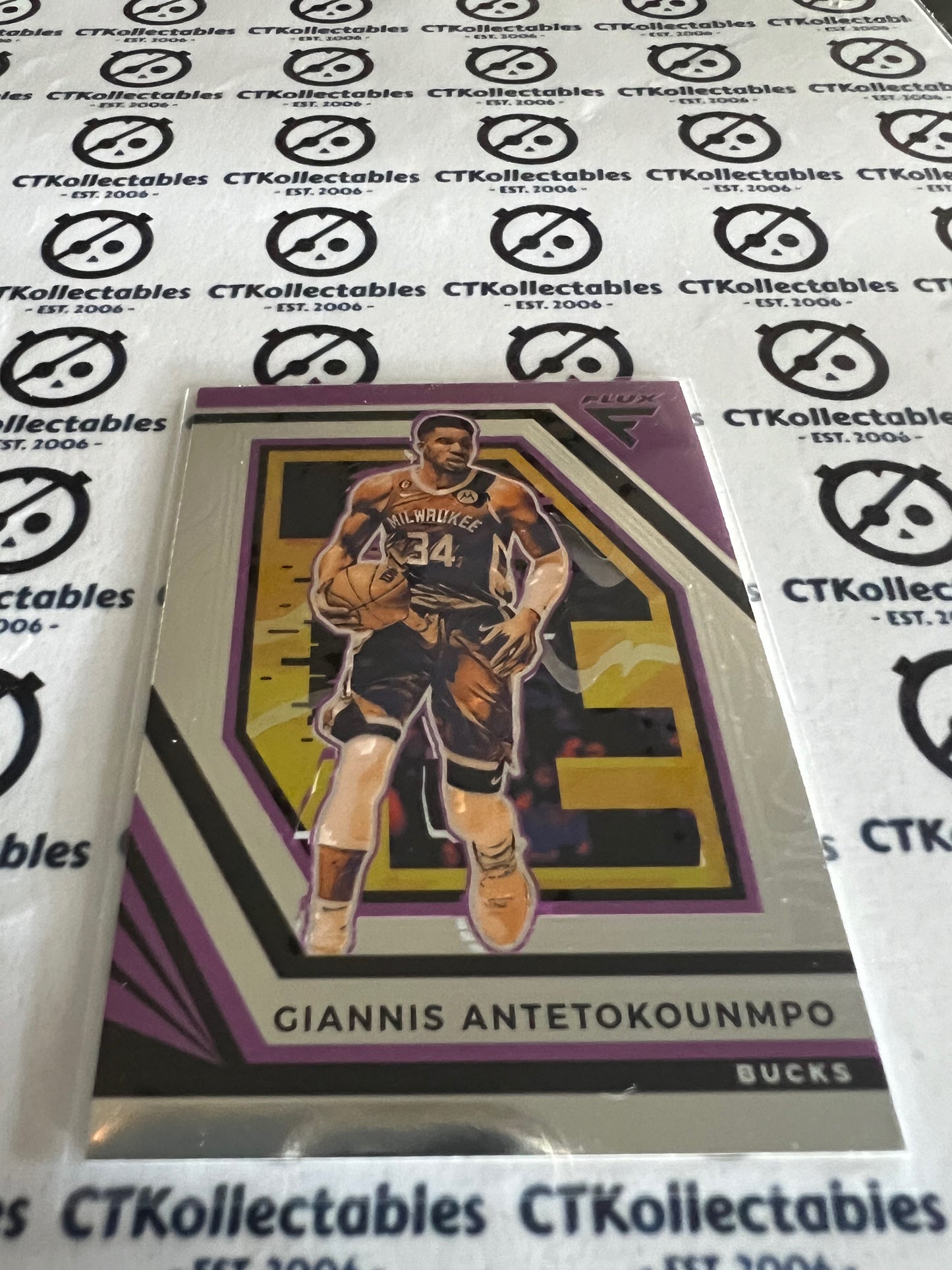 2022-23 NBA Panini FLUX Base 98 Giannis Antetokounmpo Bucks