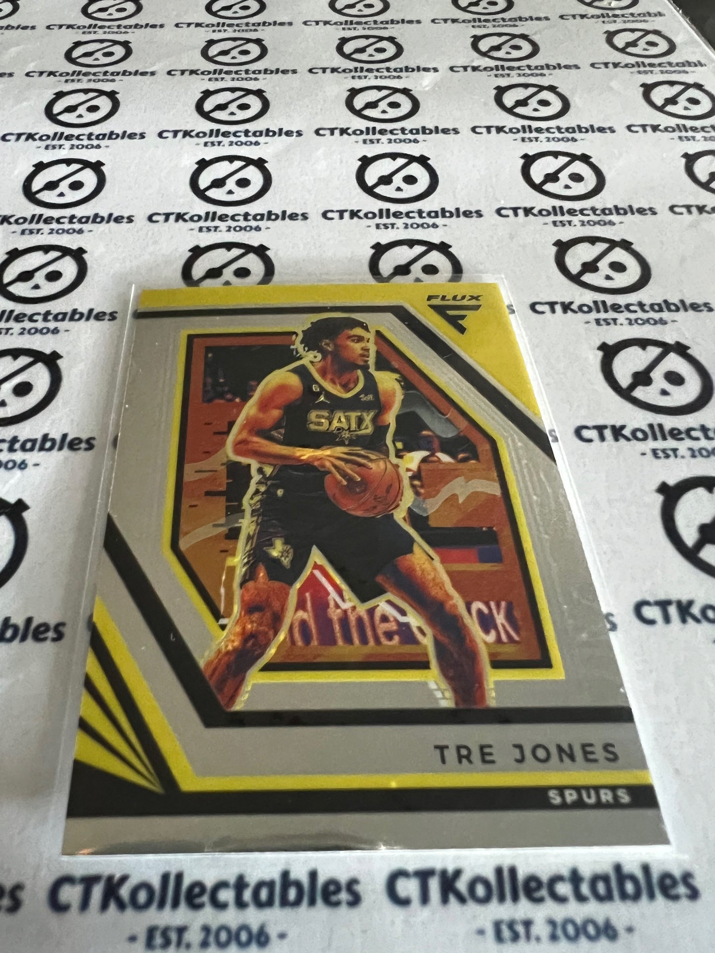 2022-23 NBA Panini FLUX Base 102 Tre Jones Spurs