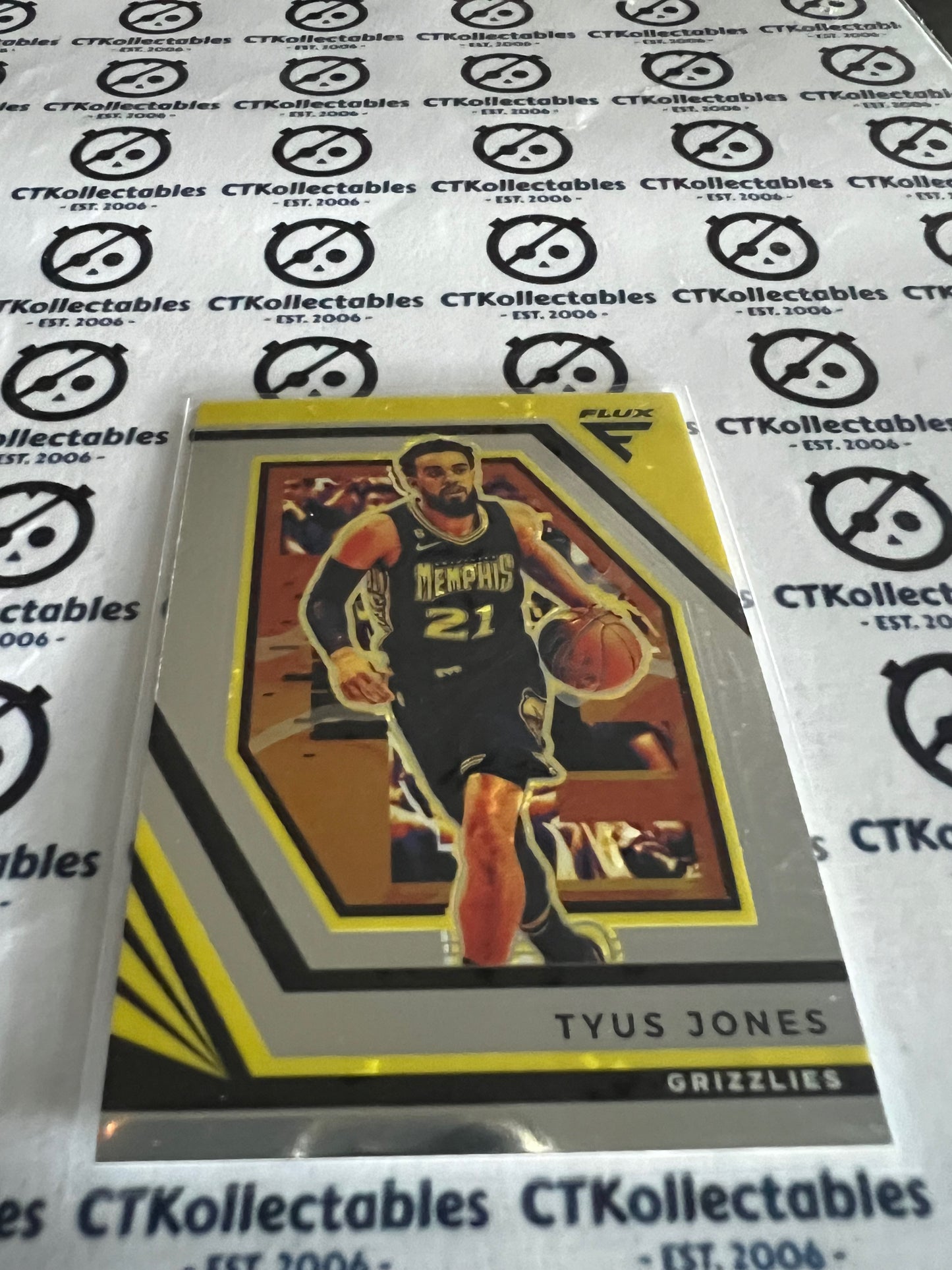 2022-23 NBA Panini FLUX Base 107 Tyus Jones Grizzlies