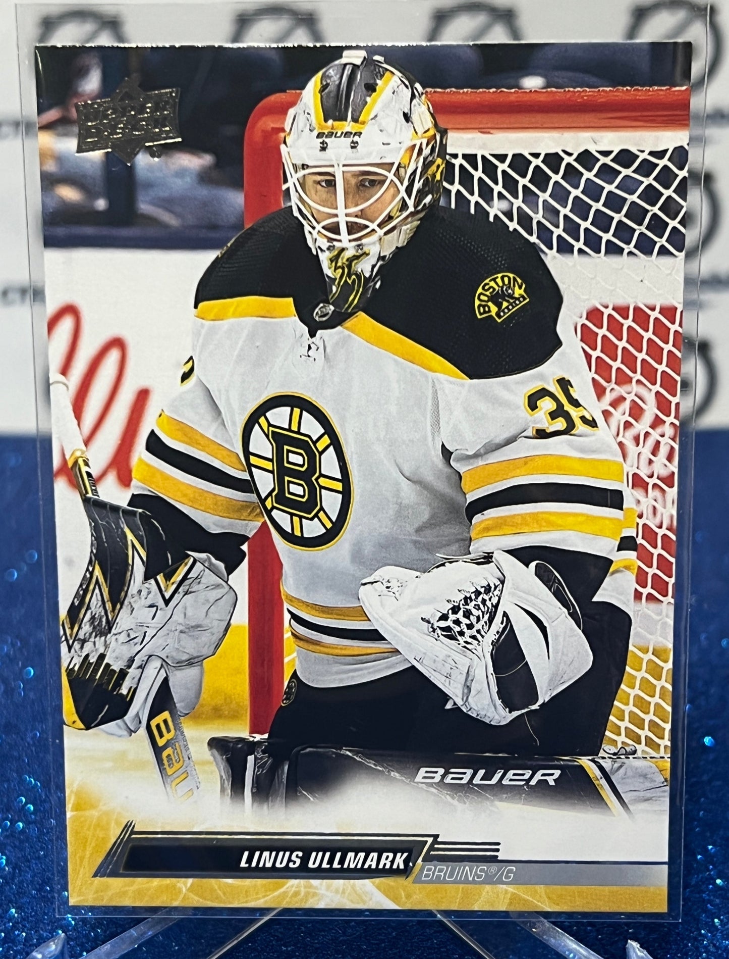 2022-23 UPPER DECK LINUS ULLMARK # 18 GOALTENDER  BOSTON BRUINS HOCKEY CARD