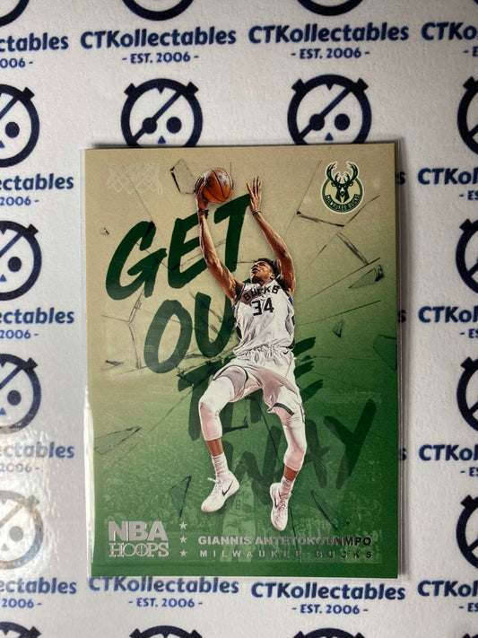 2018-19 PANINI HOOPS Giannis Antetokounmpo Get Out The Way GOW-9