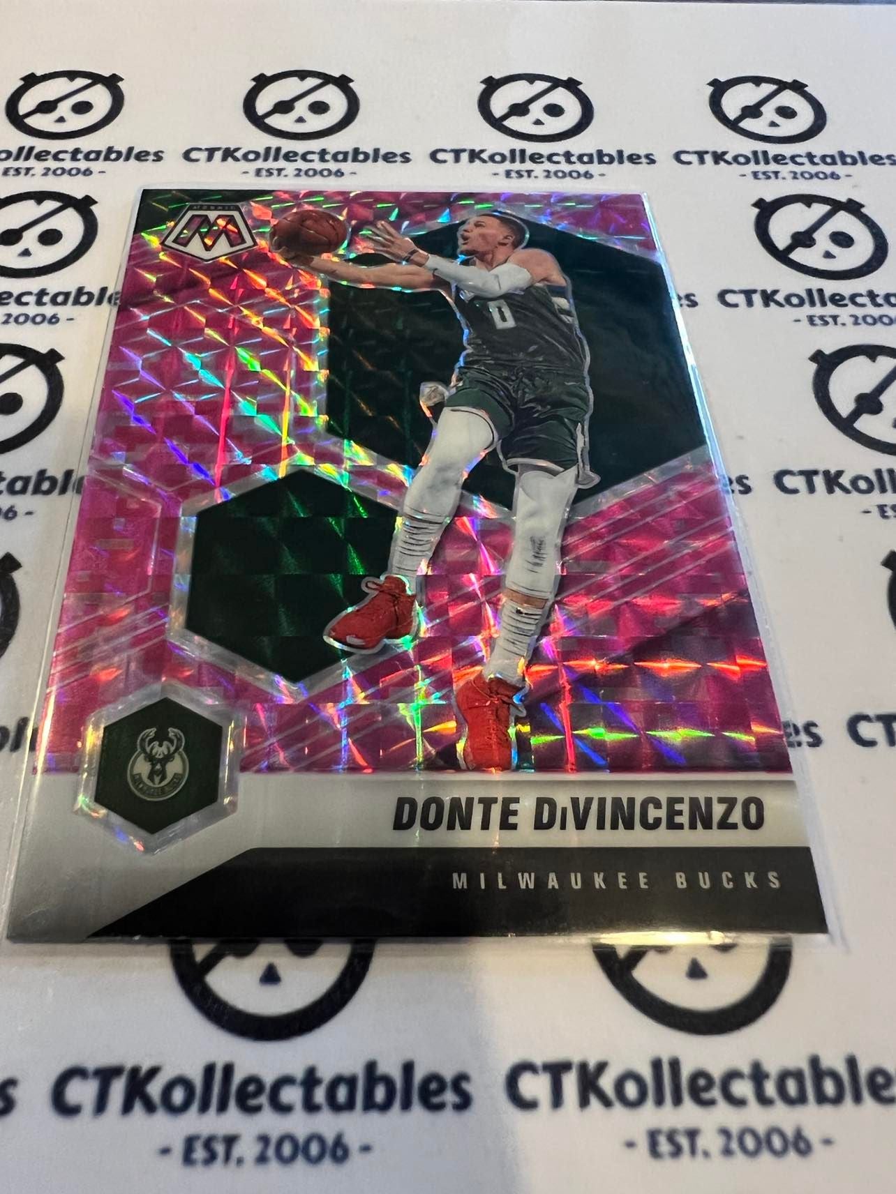 2020-21 NBA Mosaic Pink Prizm Donte DiVincenzo #13 Bucks
