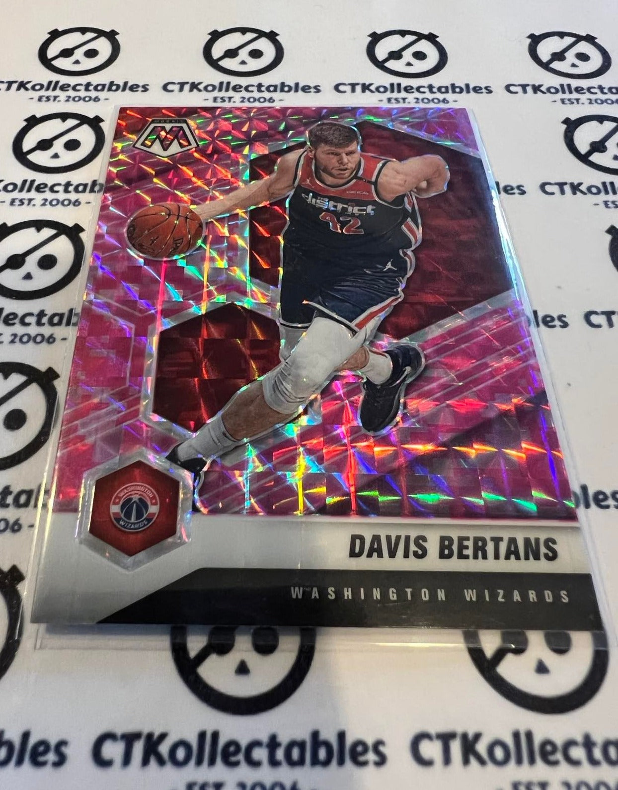 2020-21 NBA Mosaic Pink Prizm Davis Bertans #10 Wizards