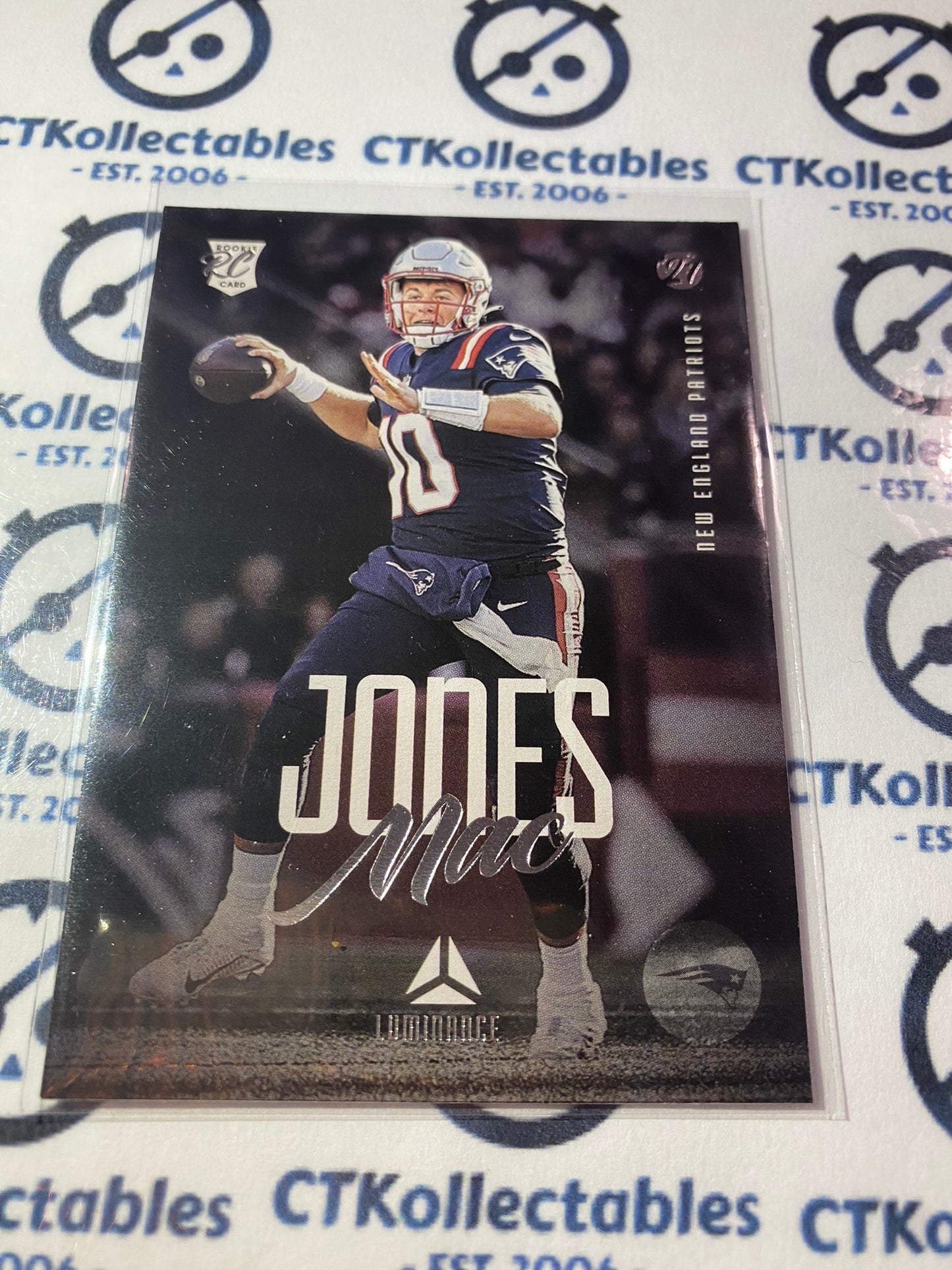 2021 NFL Chronicles Mac Jones Rookie Card RC #205 Patriots