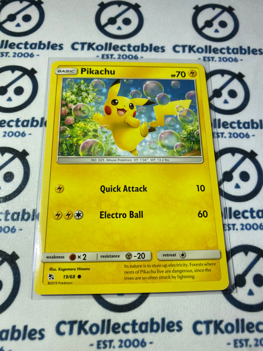Pikachu 19/68 Base Sun & Moon: Hidden Fates Pokemon Card