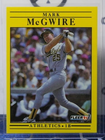 1991 FLEER BASEBALL MARK McGWIRE # 17 OAKLAND ATHLETICS