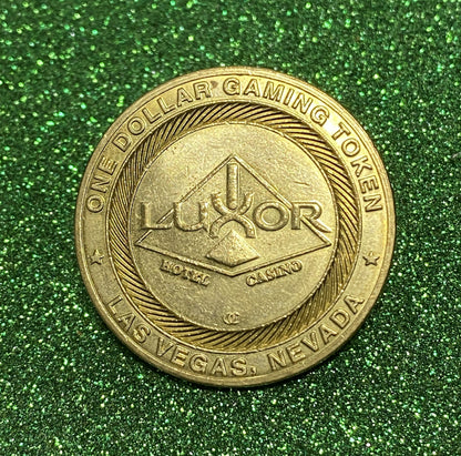 UNITED STATES LUXOR CASINO ONE DOLLAR GAMING TOKEN COIN VF/VF+  LAS VEGAS NEVADA