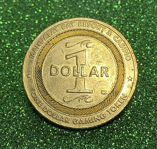 UNITED STATES MANDALAY BAY CASINO ONE DOLLAR GAMING TOKEN COIN VF/VF+  LAS VEGAS NEVADA