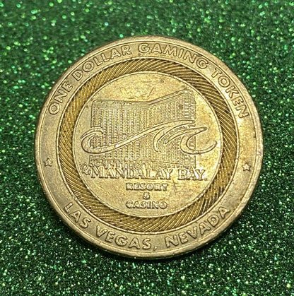 UNITED STATES MANDALAY BAY CASINO ONE DOLLAR GAMING TOKEN COIN VF/VF+  LAS VEGAS NEVADA