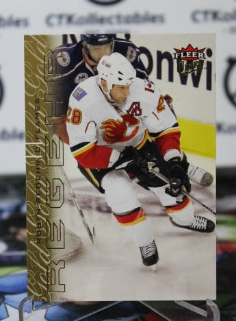 2009-10  FLEER ULTRA ROBYN REGEHR # 22 HOCKEY NHL CALGARY FLAMES  CARD