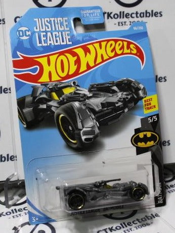 Hot Wheels 2017 Batman: DC JUSTICE LEAGUE BATMOBILE 66/250 Long Card 5/5 GOLD