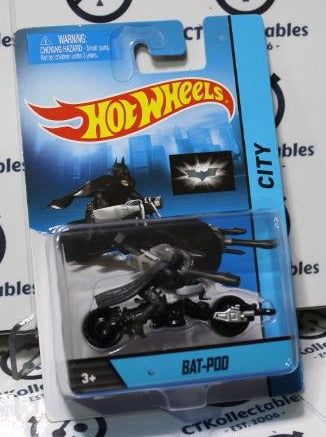 HOT WHEELS MATTEL BATMAN BAT-POD CITY WITH REMOVABLE BATMAN DC  2013 RARE