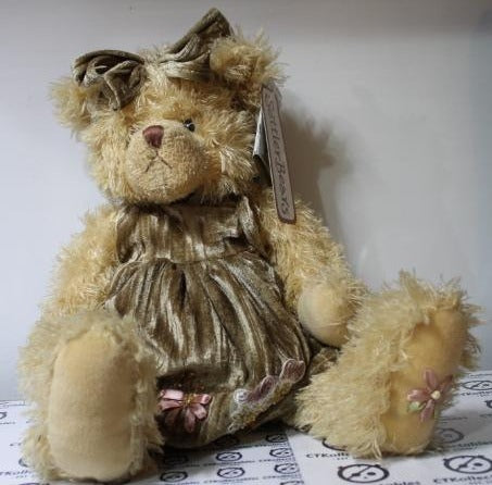 JEANETTE TEDDY BEAR PRE LOVED PLUSH TOY WITH TAGS BY SETTLER BEARS
