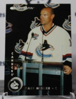 MARK MESSIER # 4 DONRUSS 97-98 VANCOUVER CANUCKS NHL HOCKEY TRADING CARD