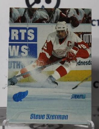 STEVE YZERMAN # 145 TOPPS 1999-00 DETROIT RED WINGS NHL HOCKEY TRADING CARD