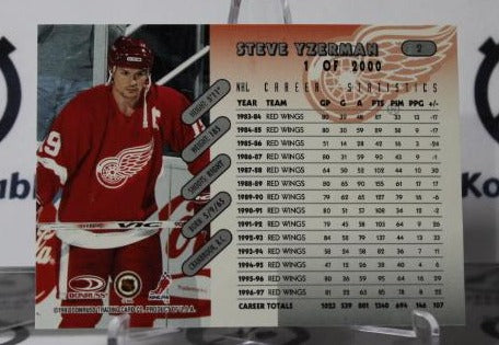 STEVE YZERMAN # 2  CHASE DONRUSS 1997-98 DETROIT RED WINGS NHL HOCKEY TRADING CARD